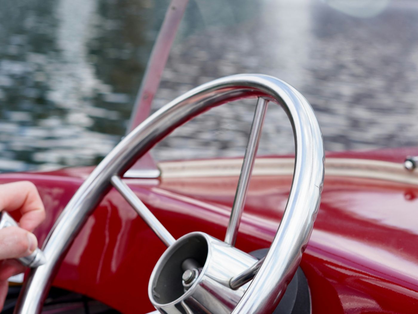 ENGINEER TALKS Ep.12 : Guide des tailles du volant de bateau : diamètre, profondeur de la parabole et ergonomie du bouton de vitesse